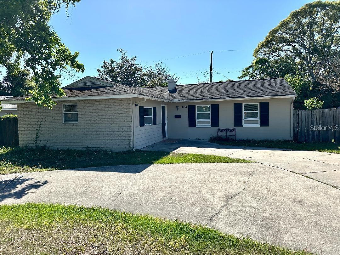 887 EASTBROOK BLVD
