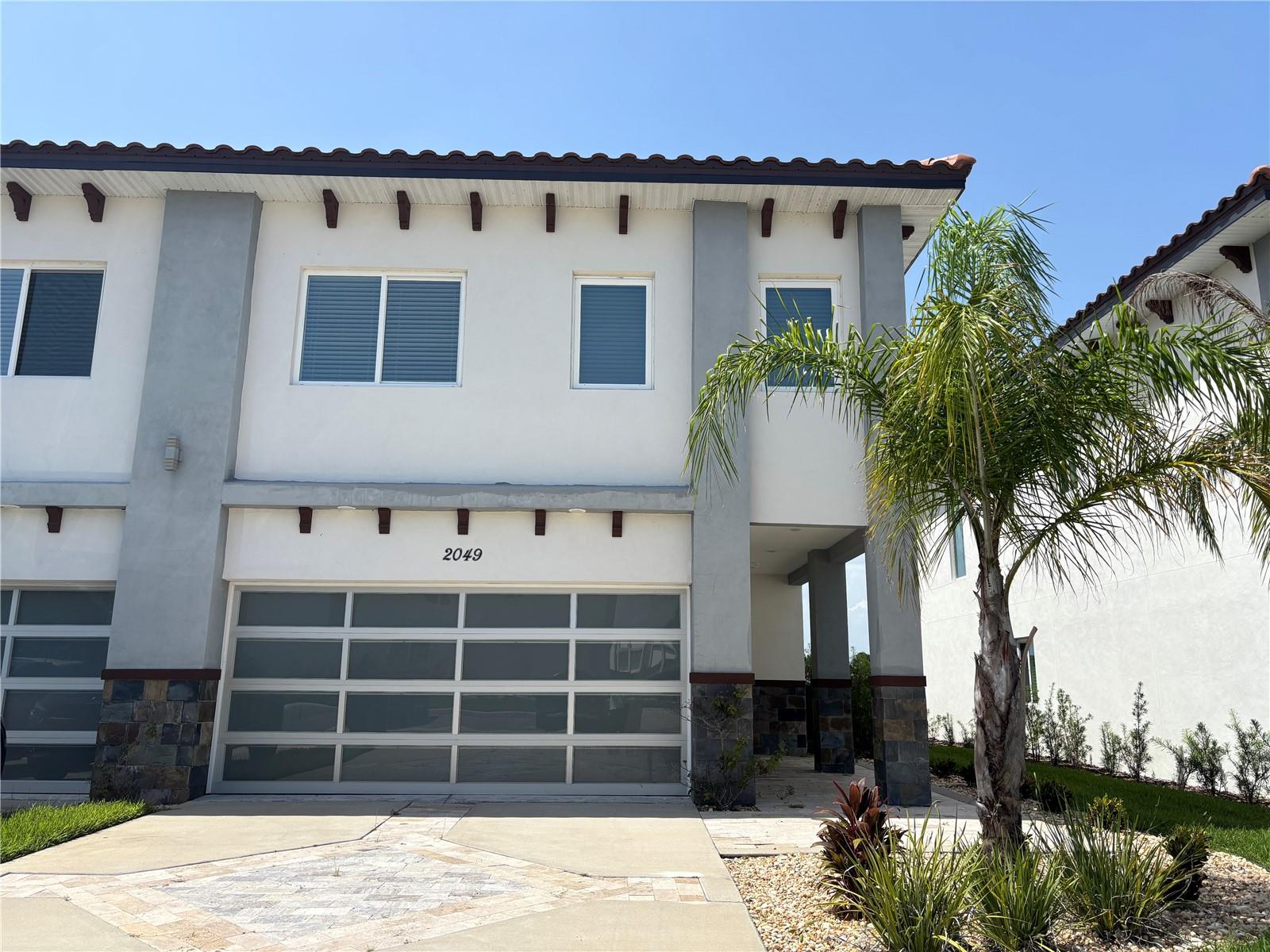 2049 GREENBRIAR TER